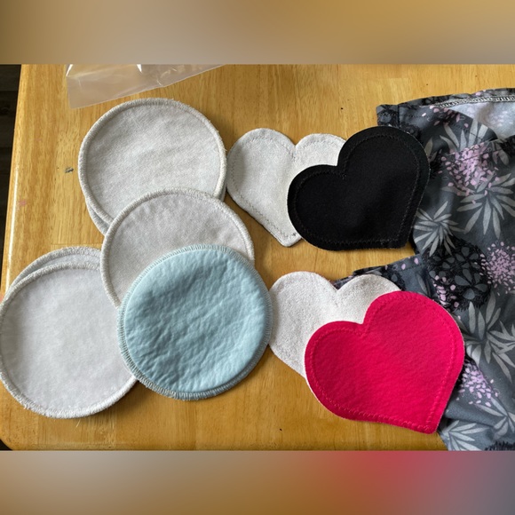 Washable nursing pads and breastfeeding cover - Picture 1 of 3